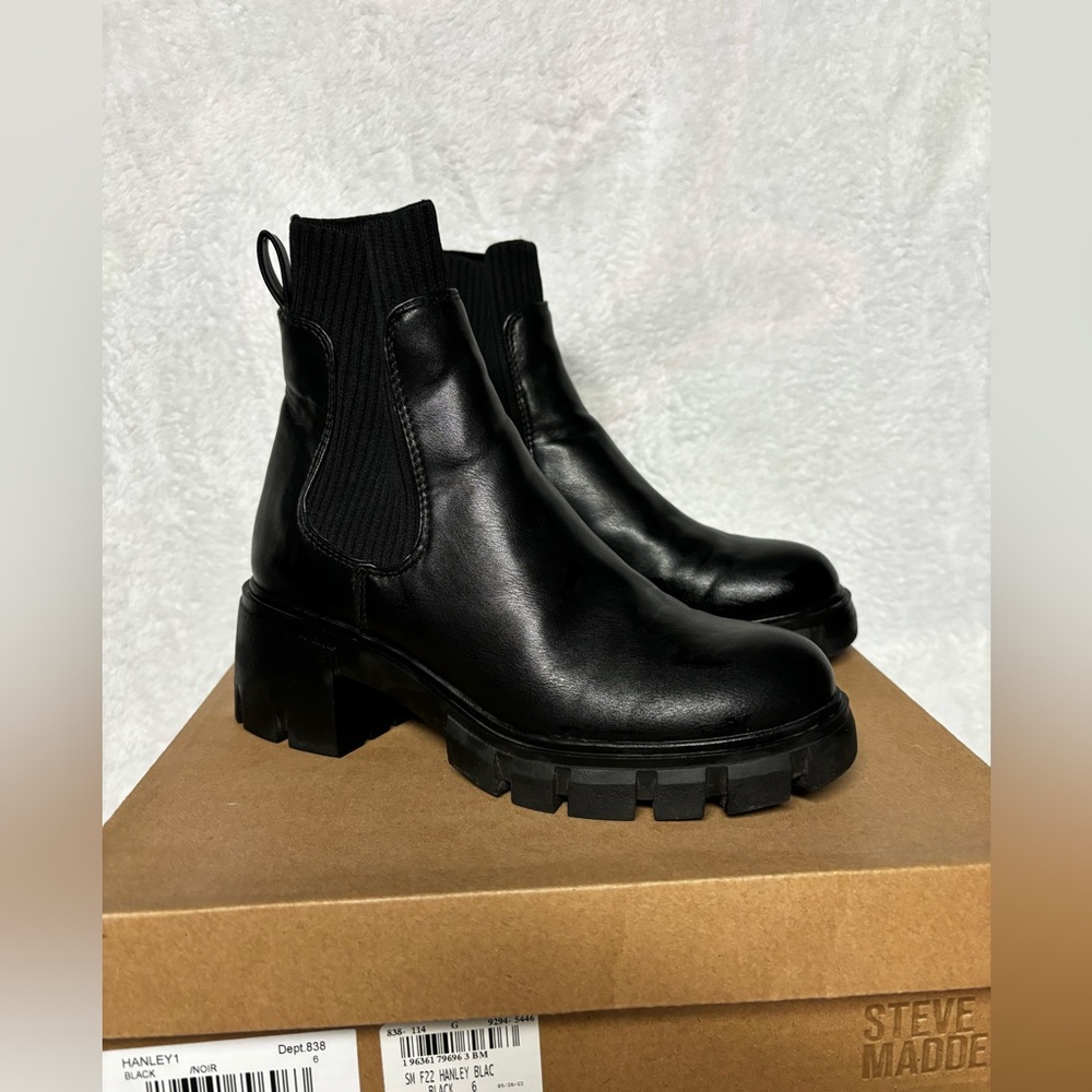 Women’s Steve Madden boots - size 6